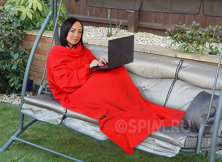 Теплый плед с рукавами snuggie красный